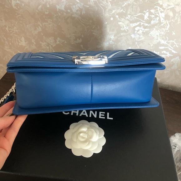 Chanel Medium Le Boy Chevron Iridescent Bag. - Picture 13 of 16